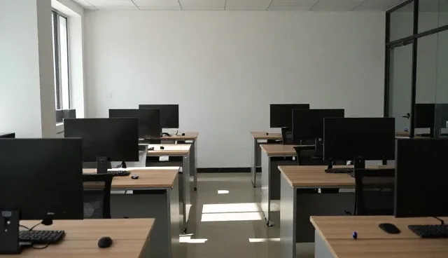 网站建设哪家服务好：系统集成的实战选择